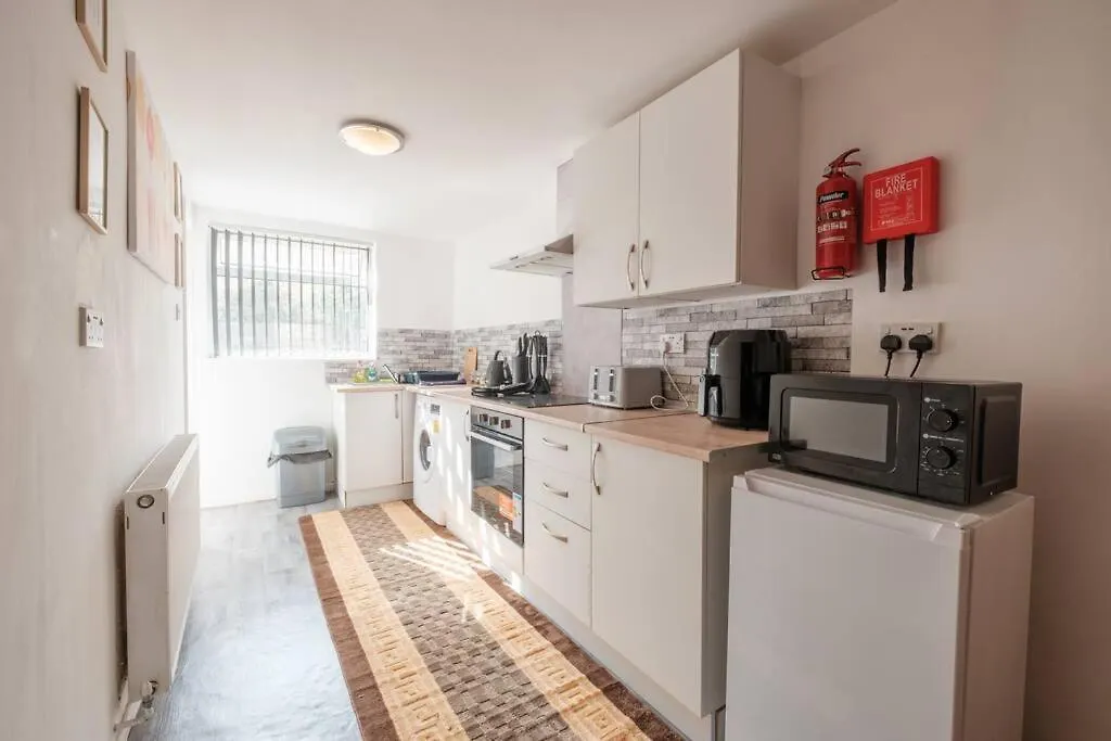 펜션 Cjp - Lovely 2-Bed House In Hull Centre, Parking 킹스턴어폰헐