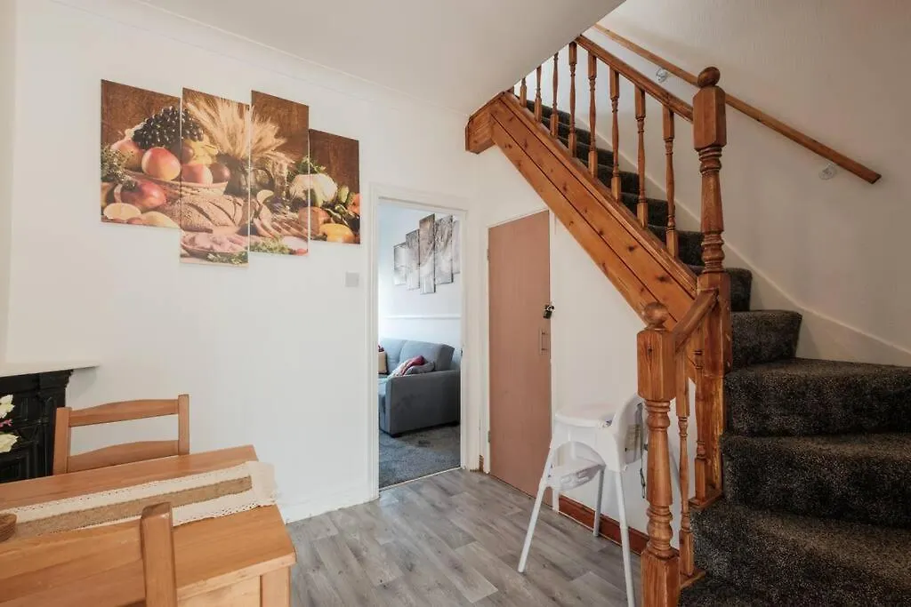 Cjp - Lovely 2-Bed House In Hull Centre, Parking 킹스턴어폰헐 0*,  영국