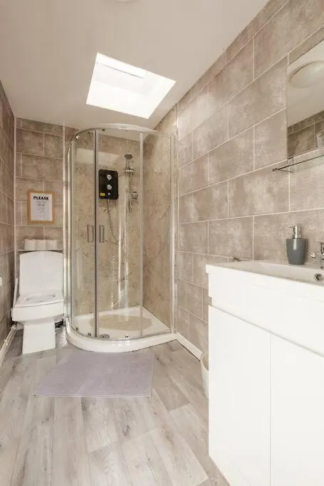 Cjp - Lovely 2-Bed House In Hull Centre, Parking 킹스턴어폰헐 0*,  영국