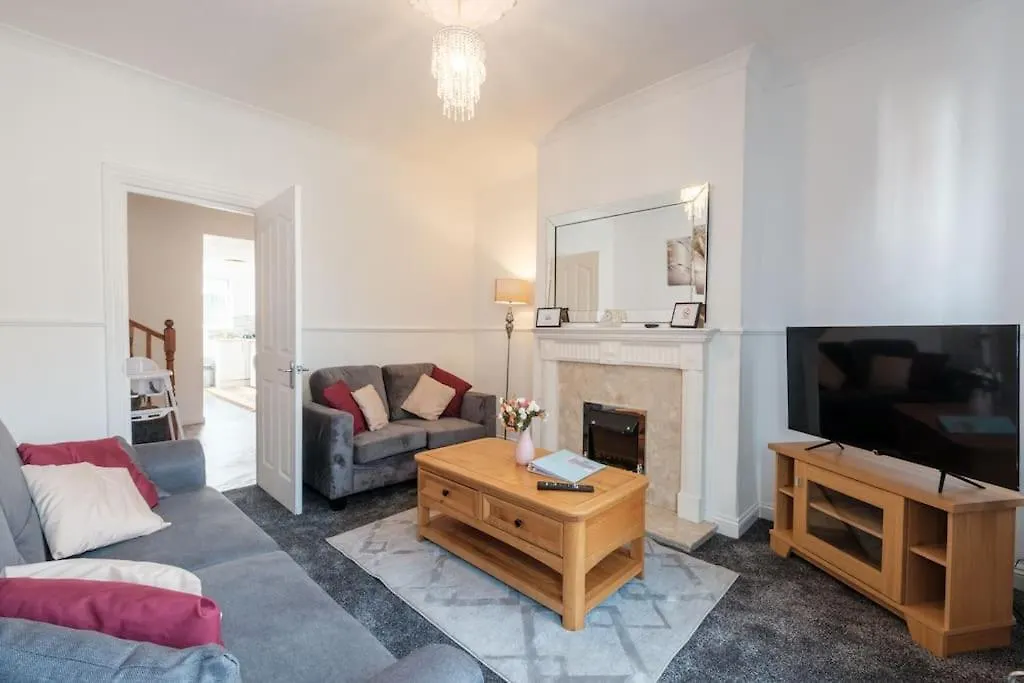 Cjp - Lovely 2-Bed House In Hull Centre, Parking 킹스턴어폰헐